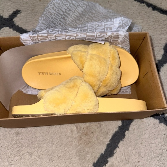 Steven Madden slides - Picture 4 of 4